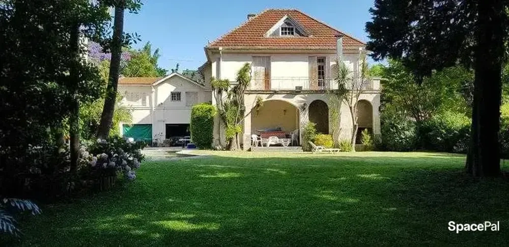 SpacePal - Mansión 10'min. Caba, con jardín, parrilla y pileta